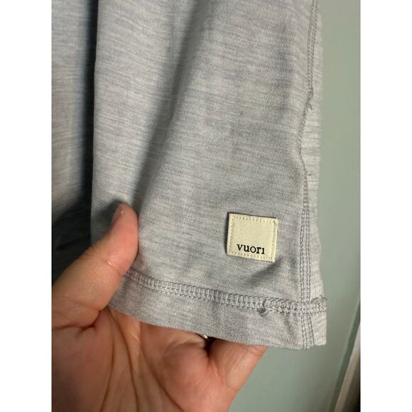 Vuori light grey tank top - Picture 2 of 5